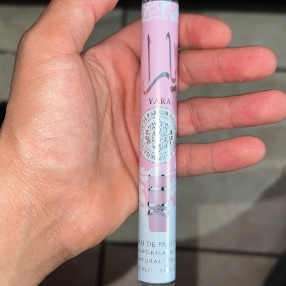 Yara Pink and White Fragrance Collection - Picture 2 of 5